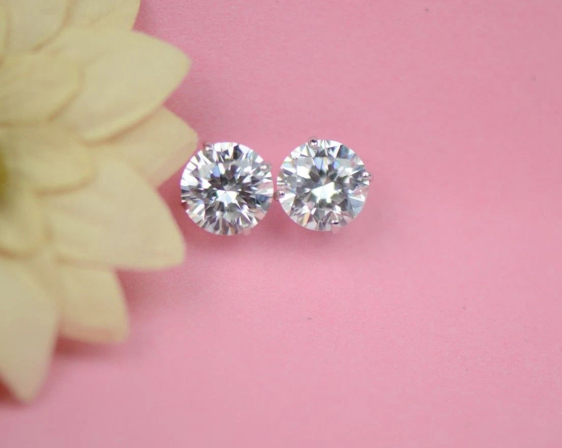 CZ Stud Earring Round cut in 14k white gold Screw back