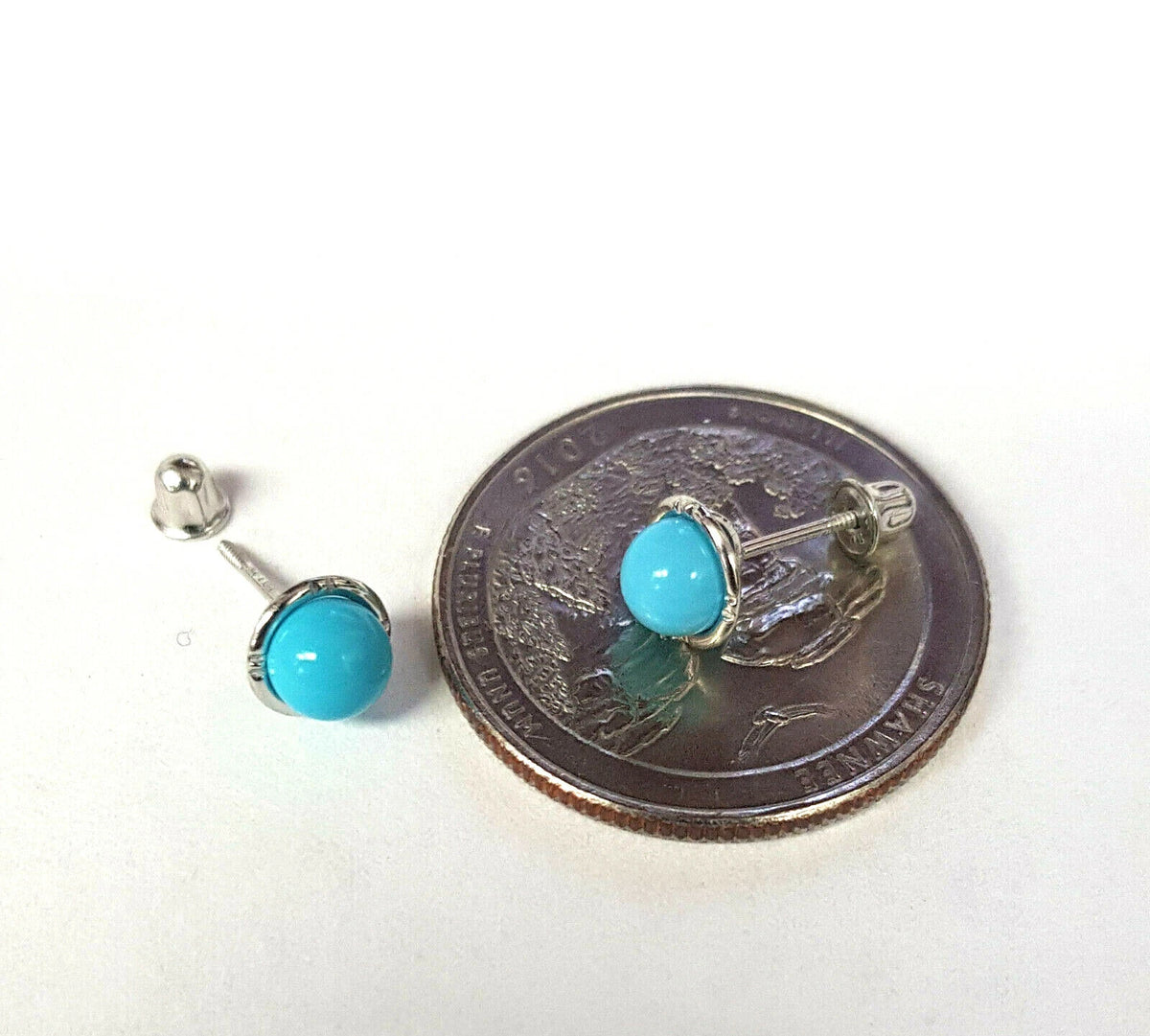 14k White Gold Synthetic Turquoise Stud Earring