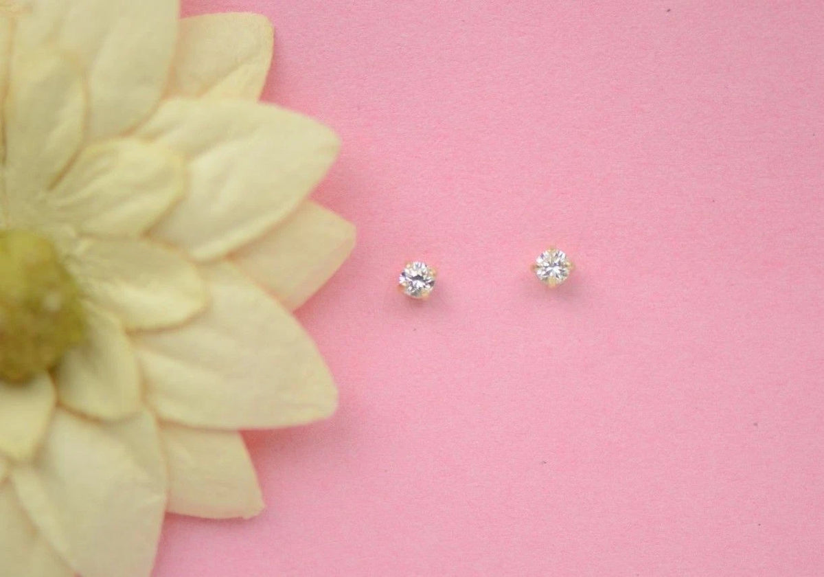 CZ Stud Earring Round cut in 14k yellow gold Screw back