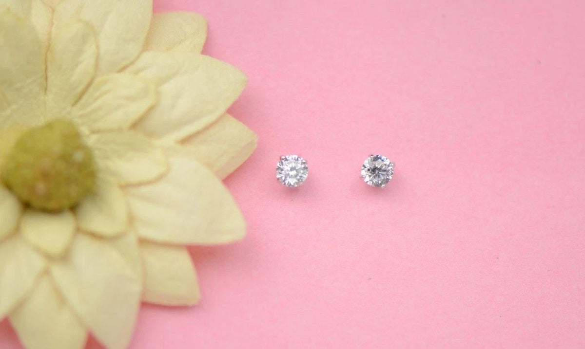 CZ Stud Earring Round cut in 14k white gold Screw back