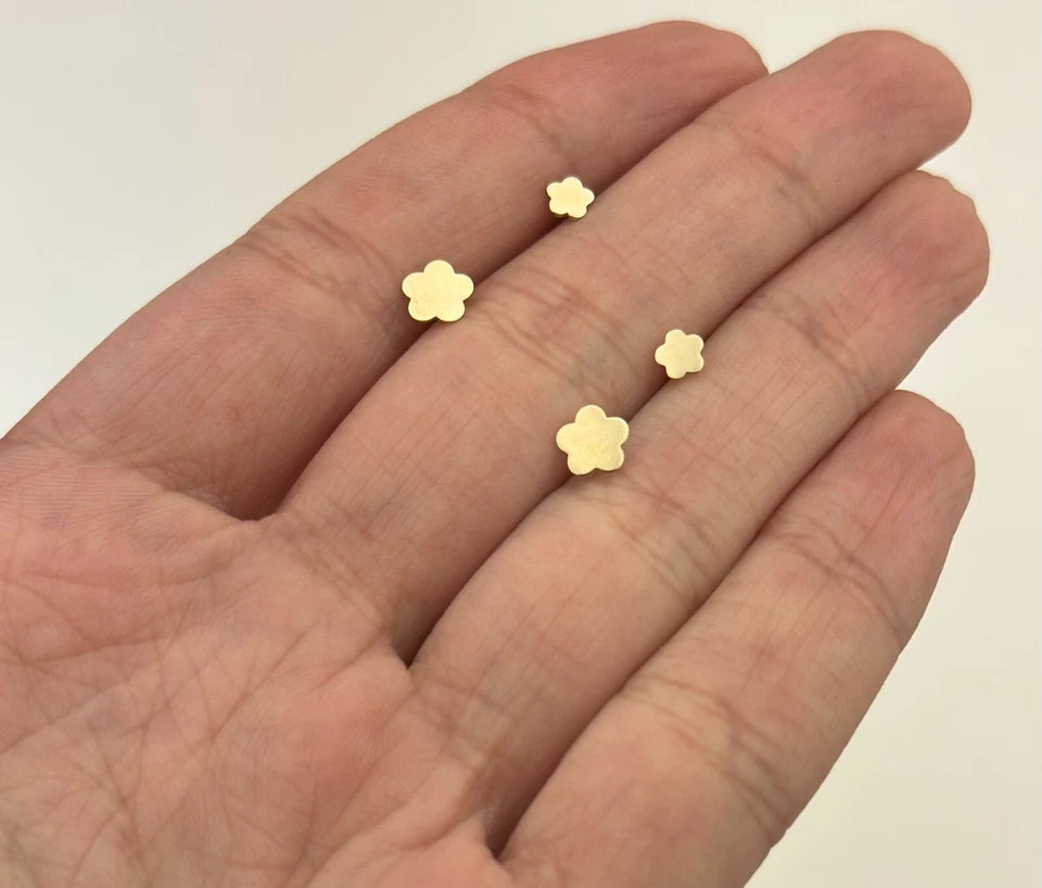 14K Yellow Gold Flower CZ Stud Earring with screw back